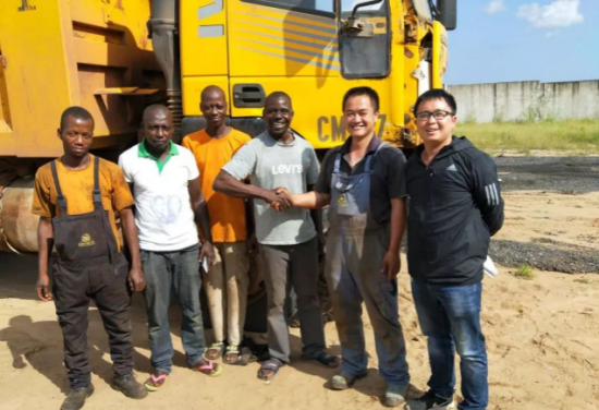 <font color='#1d9ed2'>上</font><font color='#1d9ed2'>汽</font><font color='#1d9ed2'>红</font><font color='#1d9ed2'>岩</font>“服务零距离” 贴近服务到非洲