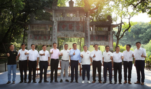 <font color='#1d9ed2'>东</font><font color='#1d9ed2'>风</font><font color='#1d9ed2'>商</font><font color='#1d9ed2'>用</font><font color='#1d9ed2'>车</font>：智能网联之下，人、<font color='#1d9ed2'>车</font>、路、物，不再是孤岛