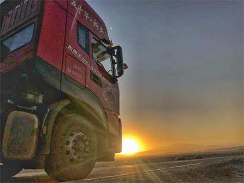 <font color='#1d9ed2'>东</font><font color='#1d9ed2'>风</font>天龙KL560单<font color='#1d9ed2'>车</font>单驾赴疆行<font color='#1d9ed2'>车</font>记，往返8000公里无压力！ 