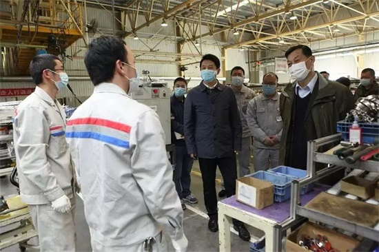 竺延风到东风商用车开展疫情防控与<font color='#1d9ed2'><font color='#1d9ed2'>复</font></font><font color='#1d9ed2'>工</font><font color='#1d9ed2'><font color='#1d9ed2'>复</font></font><font color='#1d9ed2'>产</font><font color='#1d9ed2'>工</font>作专题调研