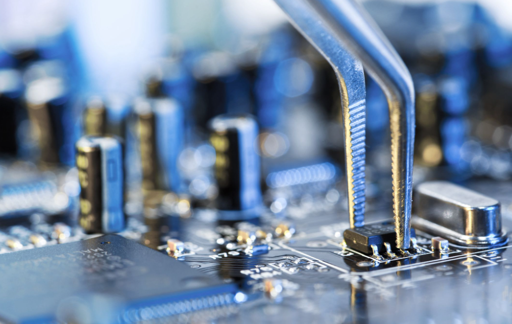 数字经济浪潮迭起，<font color='#1d9ed2'>半</font><font color='#1d9ed2'>导</font><font color='#1d9ed2'>体</font>国产替代逻辑持续加强