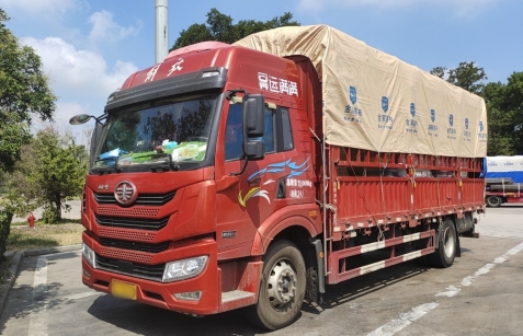 从<font color='#1d9ed2'>汽</font>车兵到运输人 90后卡友康瑞广把爱好做成事业